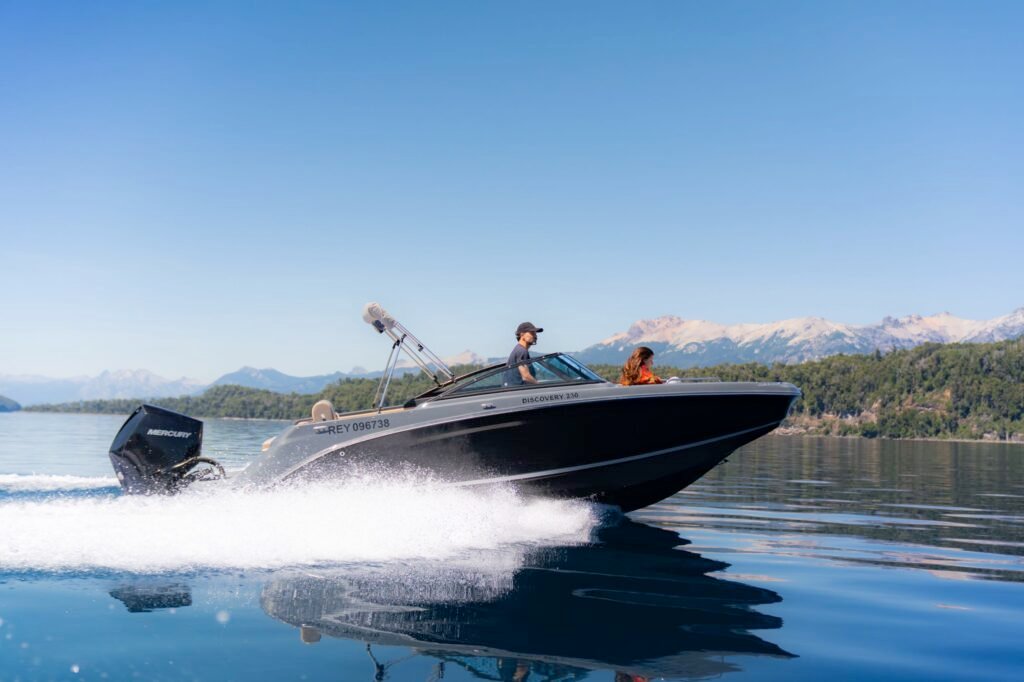 Lancha discovery 230 marca Bermuda