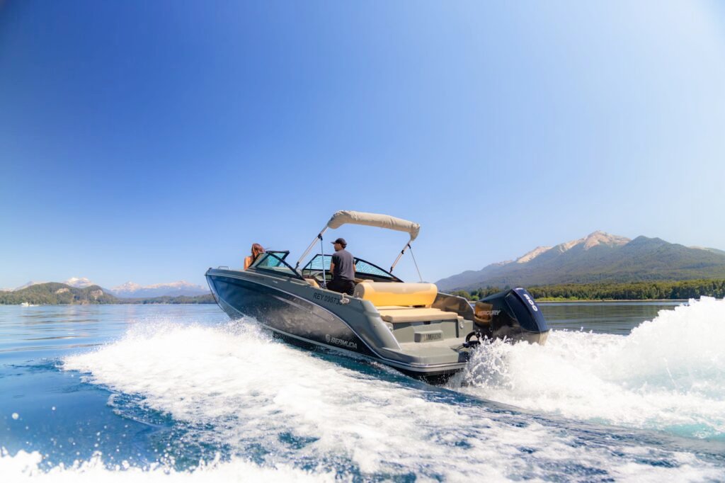 Lancha discovery 230 marca Bermuda