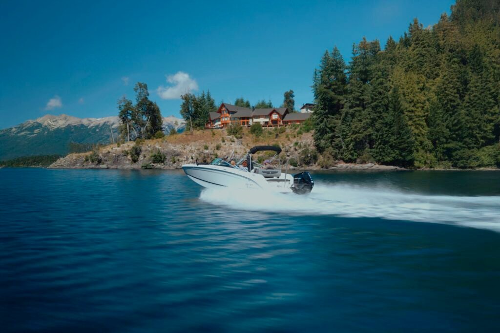 Lancha discovery 230 marca Bermuda